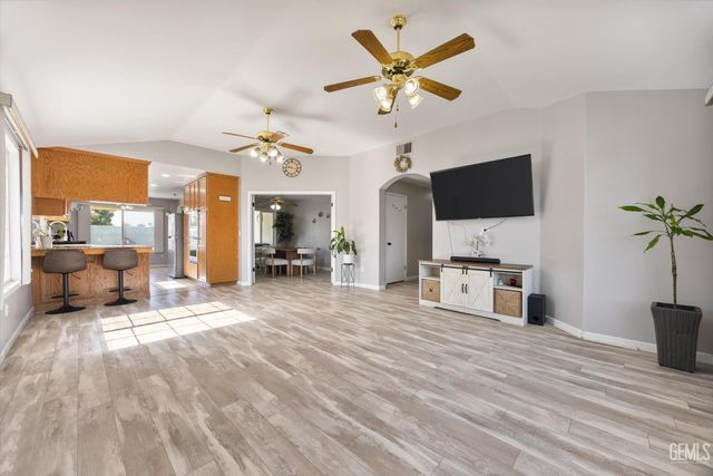 10401 Iroquois Lane, Bakersfield, CA 93312