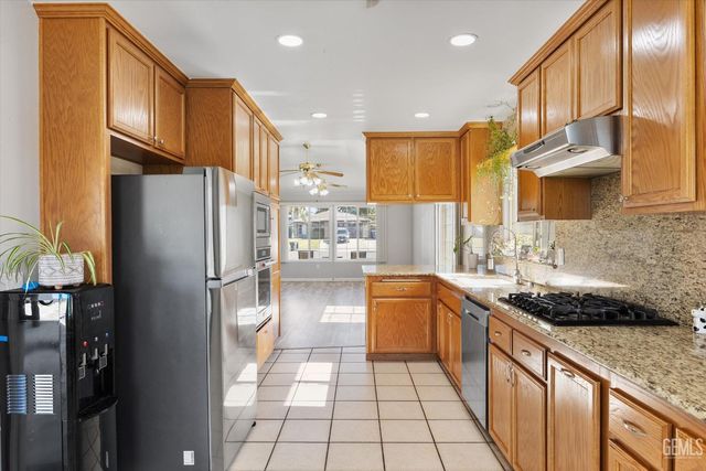 10401 Iroquois Lane, Bakersfield, CA 93312