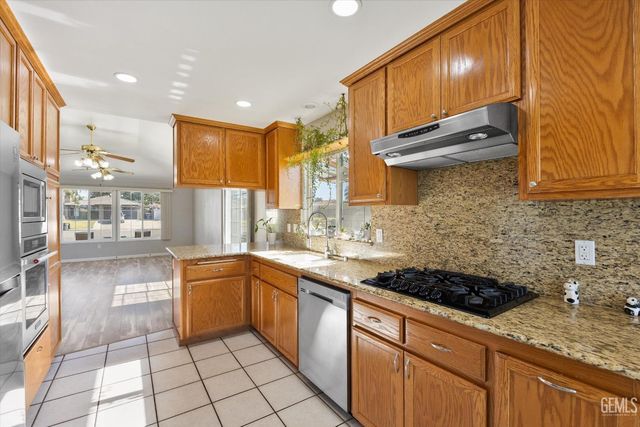 10401 Iroquois Lane, Bakersfield, CA 93312