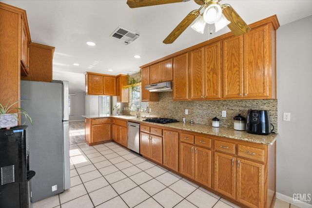 10401 Iroquois Lane, Bakersfield, CA 93312