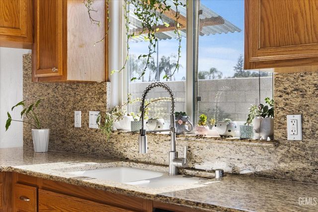 10401 Iroquois Lane, Bakersfield, CA 93312