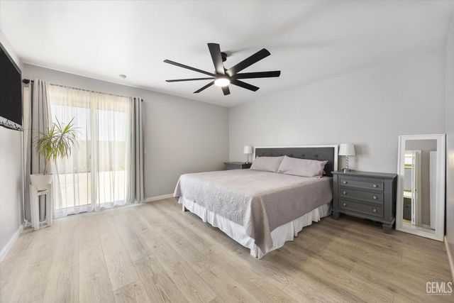 10401 Iroquois Lane, Bakersfield, CA 93312