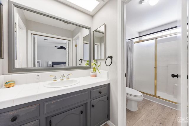 10401 Iroquois Lane, Bakersfield, CA 93312