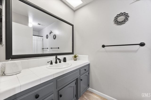 10401 Iroquois Lane, Bakersfield, CA 93312