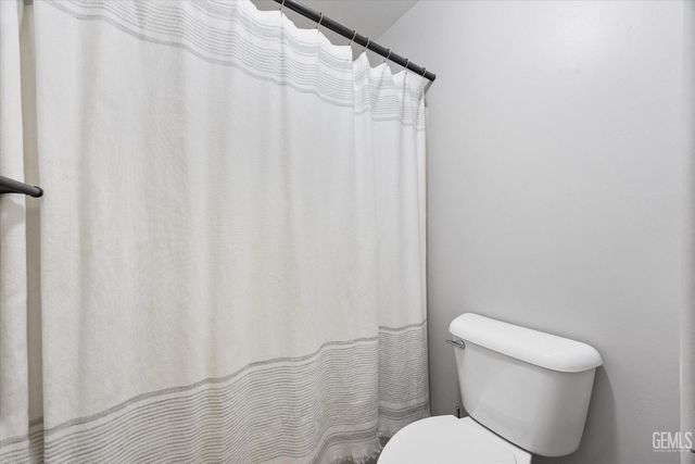 10401 Iroquois Lane, Bakersfield, CA 93312