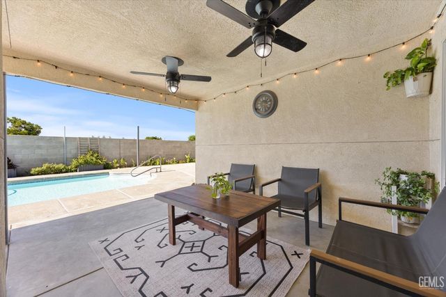 10401 Iroquois Lane, Bakersfield, CA 93312