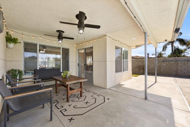 10401 Iroquois Lane, Bakersfield, CA 93312