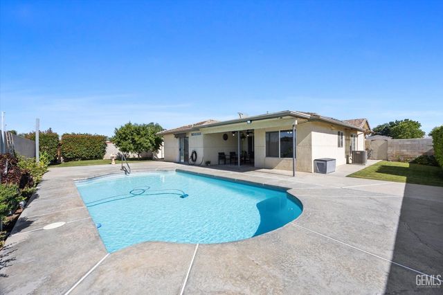 10401 Iroquois Lane, Bakersfield, CA 93312
