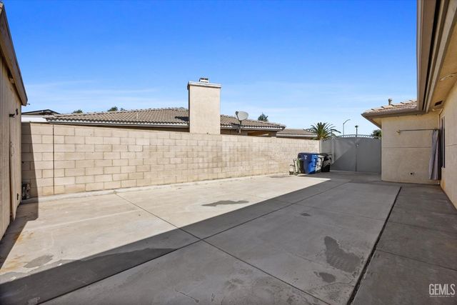 10401 Iroquois Lane, Bakersfield, CA 93312