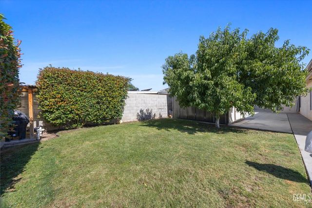 10401 Iroquois Lane, Bakersfield, CA 93312