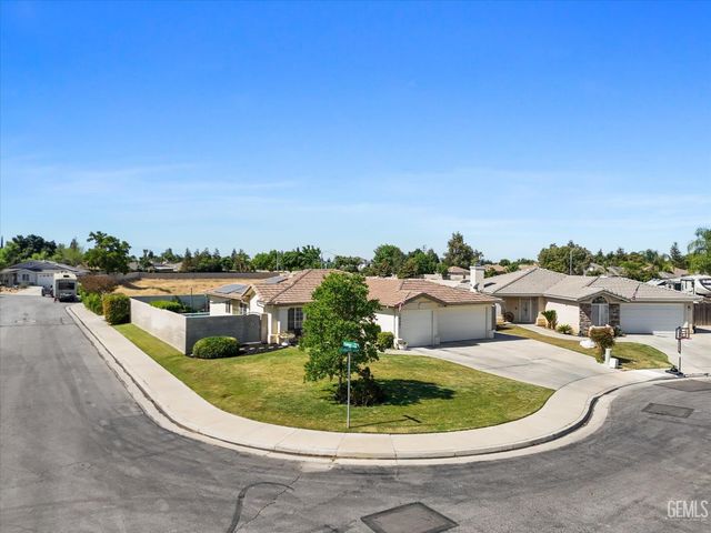 10401 Iroquois Lane, Bakersfield, CA 93312