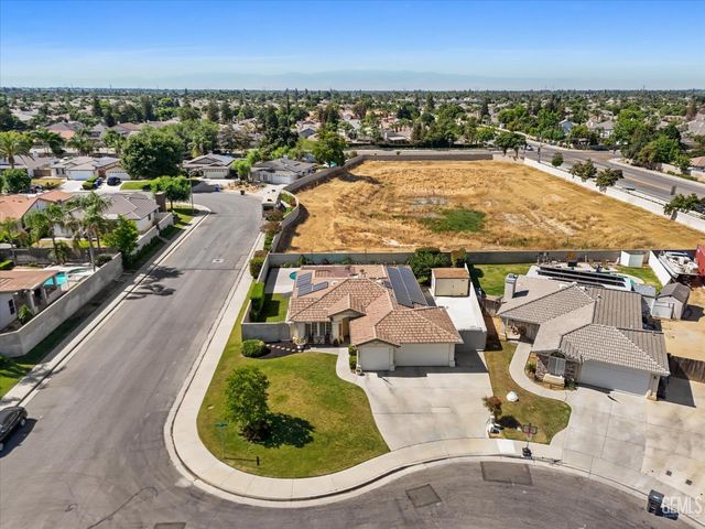 10401 Iroquois Lane, Bakersfield, CA 93312