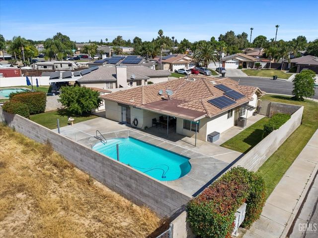 10401 Iroquois Lane, Bakersfield, CA 93312
