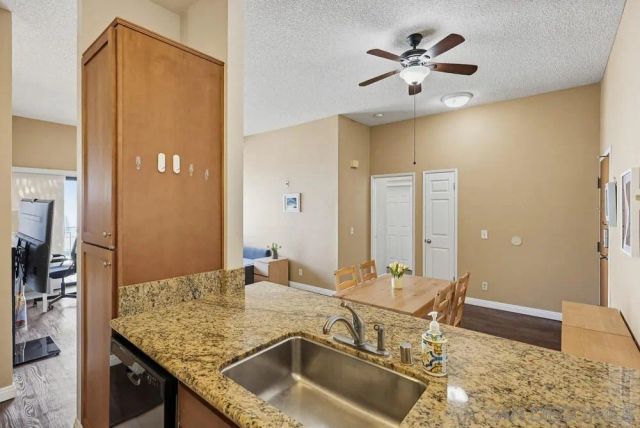 8324 Regents Rd 2E, San Diego, CA 92122