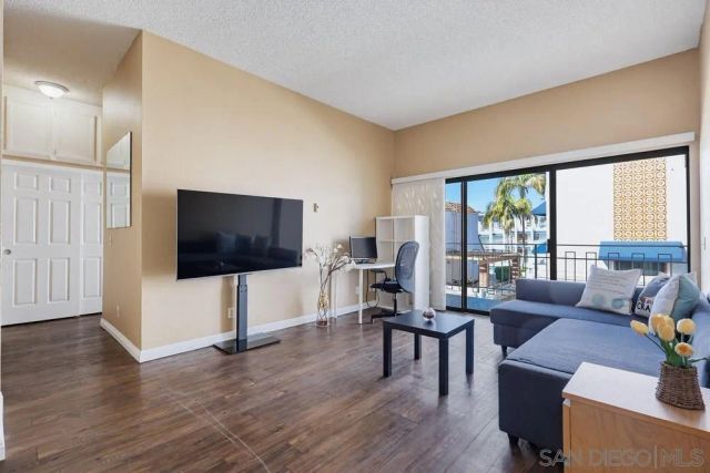 8324 Regents Rd 2E, San Diego, CA 92122