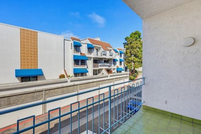 8324 Regents Rd 2E, San Diego, CA 92122