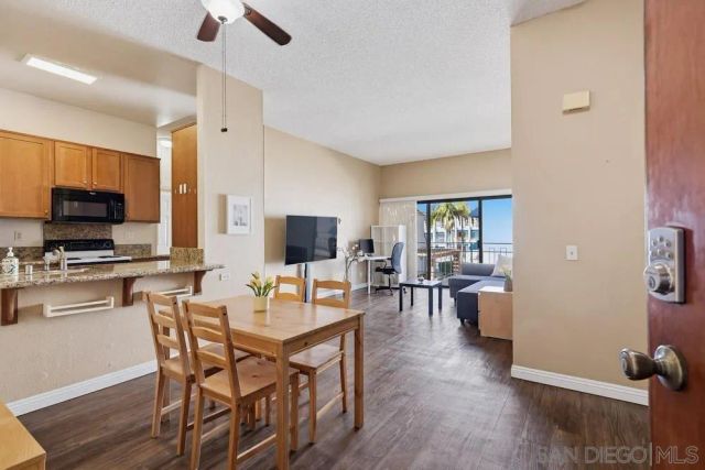 8324 Regents Rd 2E, San Diego, CA 92122