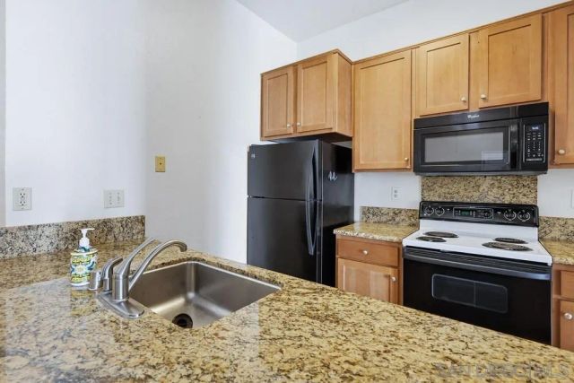 8324 Regents Rd 2E, San Diego, CA 92122