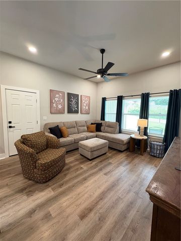 8 Ampthill Lane, Bella Vista, AR 72714
