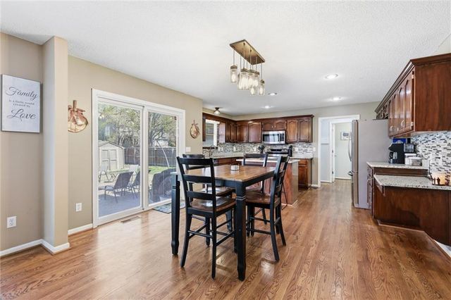 217 NE Paseo Place, Blue Springs, MO 64014