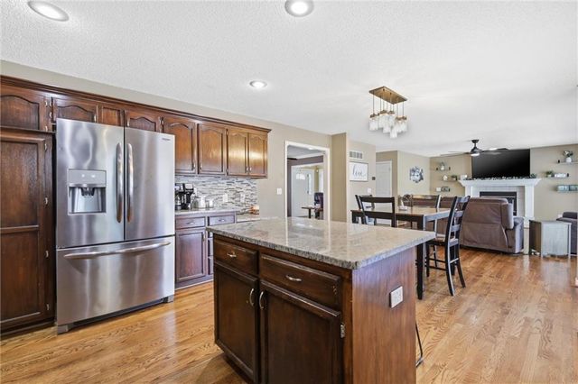 217 NE Paseo Place, Blue Springs, MO 64014