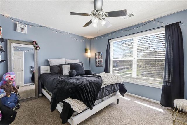 217 NE Paseo Place, Blue Springs, MO 64014