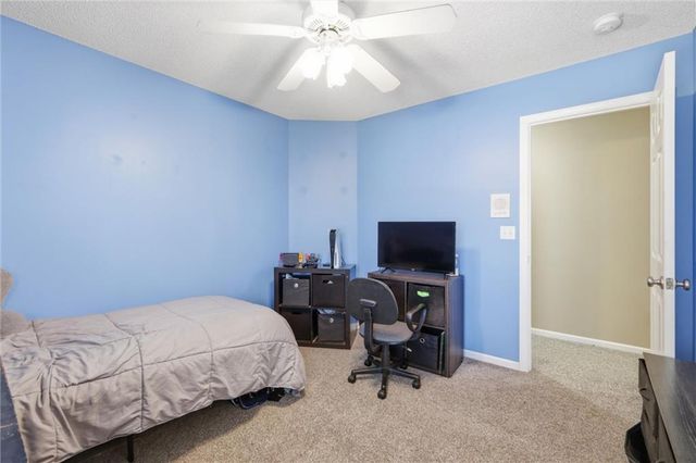 217 NE Paseo Place, Blue Springs, MO 64014