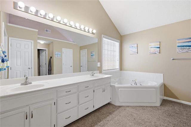 217 NE Paseo Place, Blue Springs, MO 64014