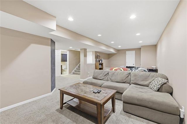 217 NE Paseo Place, Blue Springs, MO 64014