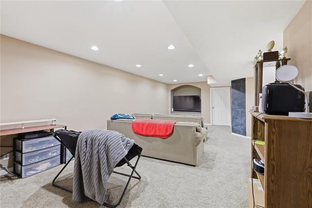 217 NE Paseo Place, Blue Springs, MO 64014