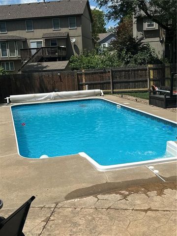 217 NE Paseo Place, Blue Springs, MO 64014