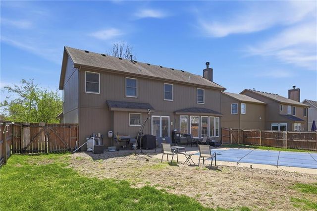 217 NE Paseo Place, Blue Springs, MO 64014