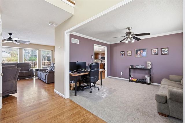 217 NE Paseo Place, Blue Springs, MO 64014