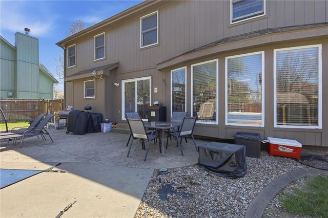 217 NE Paseo Place, Blue Springs, MO 64014