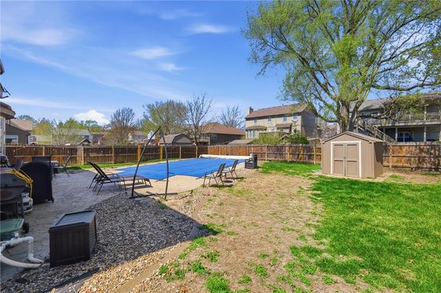 217 NE Paseo Place, Blue Springs, MO 64014