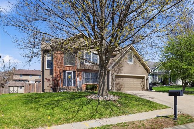 217 NE Paseo Place, Blue Springs, MO 64014