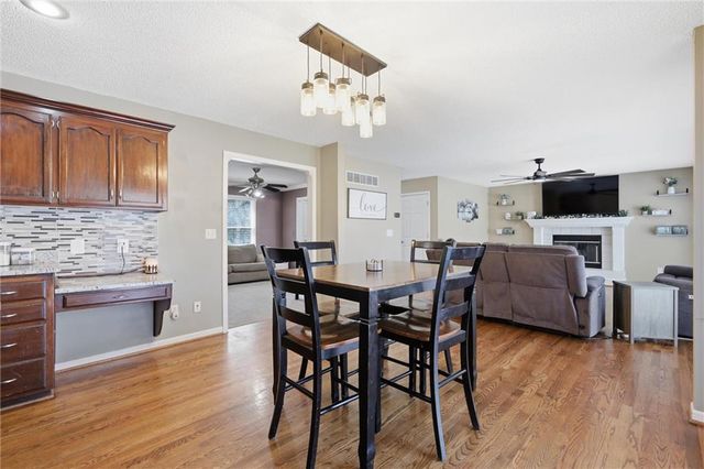 217 NE Paseo Place, Blue Springs, MO 64014