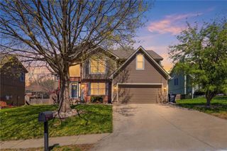 217 NE Paseo Place, Blue Springs, MO 64014