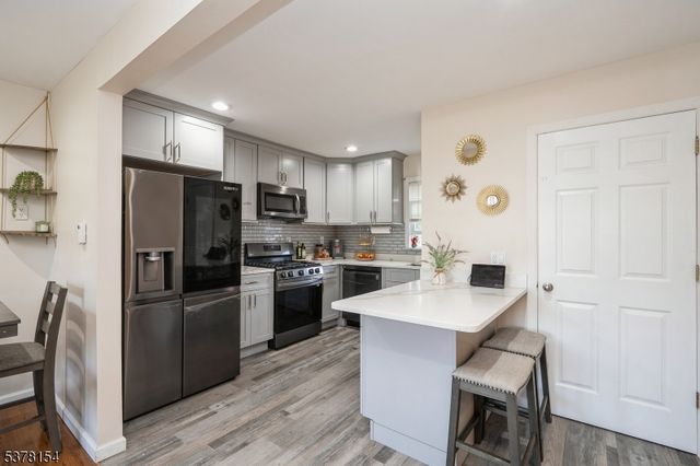 298 Nedellec Dr, Saddle Brook Twp., NJ 07663