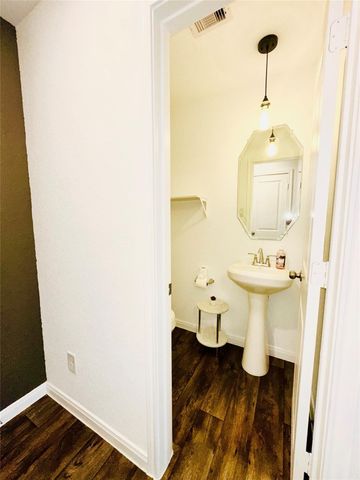 317 Road 5138, Cleveland, TX 77327