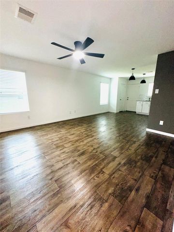 317 Road 5138, Cleveland, TX 77327