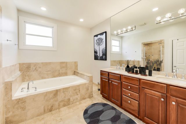 6431 N Paulina Street, Chicago, IL 60626