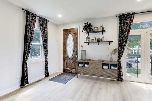 6431 N Paulina Street, Chicago, IL 60626