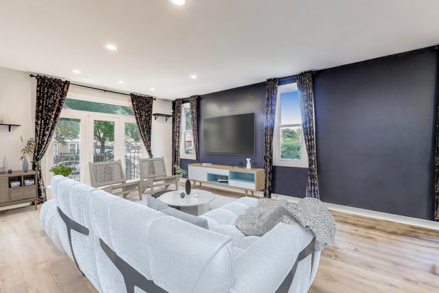 6431 N Paulina Street, Chicago, IL 60626