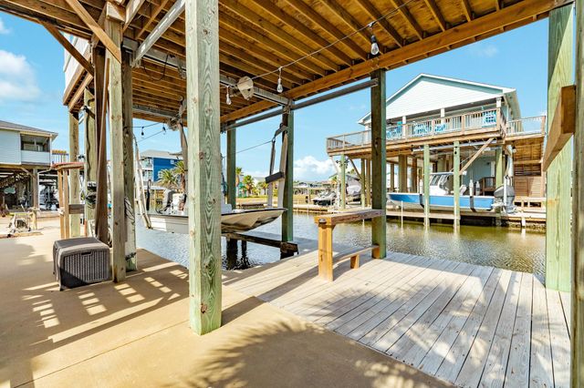 206 China Clipper Drive, Freeport, TX 77541