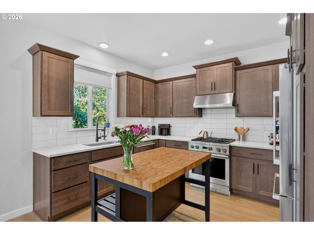 1459 S GIA Ct, Newberg, OR 97132