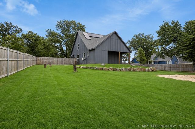 440 W 2nd Street, Silo, OK 74701
