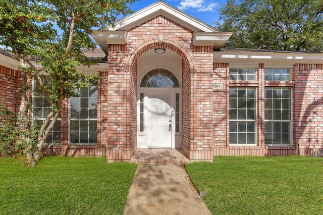 2912 Olympia Drive, Grand Prairie, TX 75052