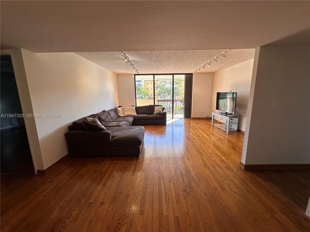 600 Biltmore Way 318, Coral Gables, FL 33134