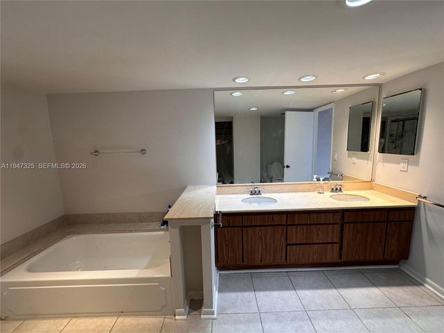 600 Biltmore Way 318, Coral Gables, FL 33134